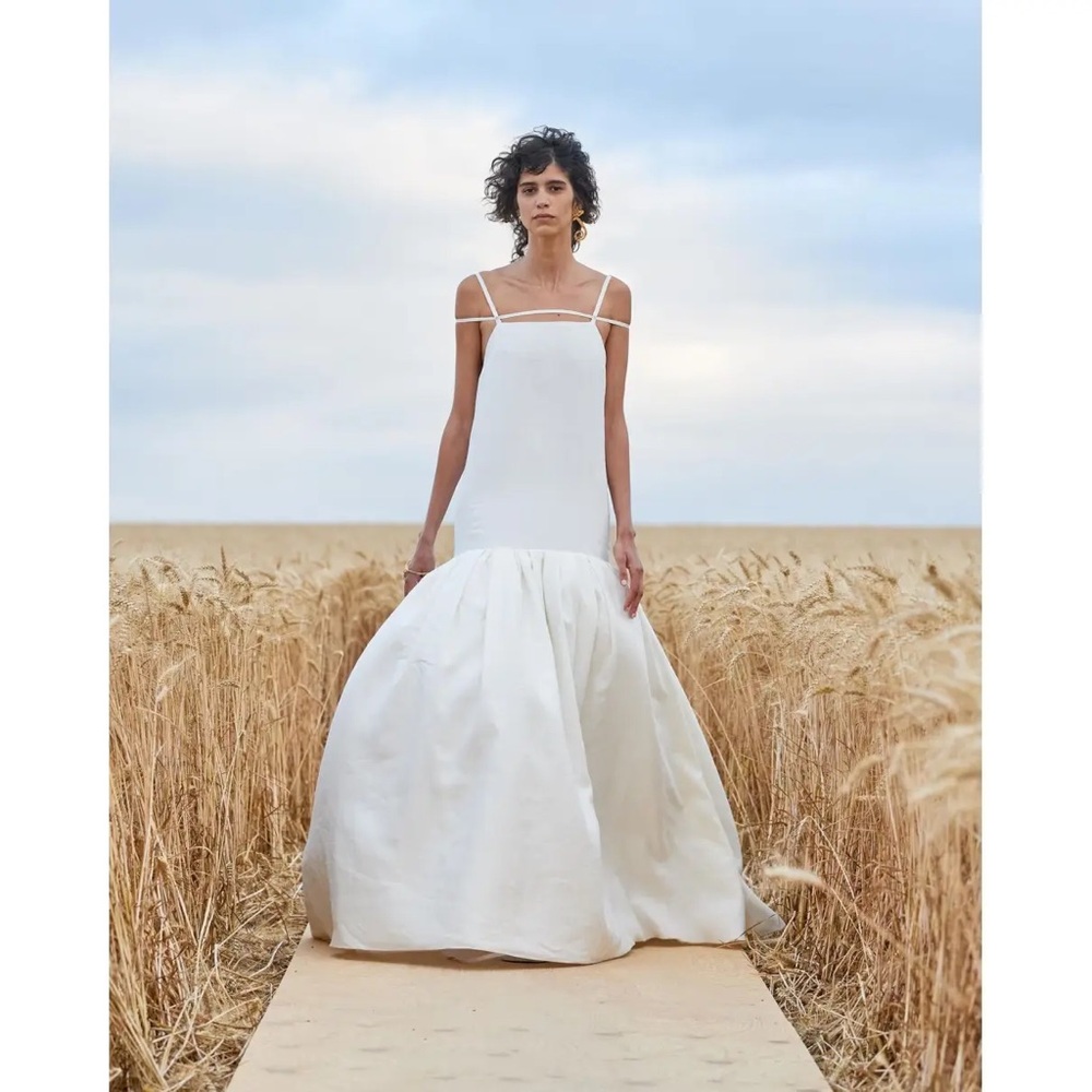 JACQUEMUS
L'AMOUR Linen Flare Weeding Gown US12 FR44 Dropped
Waist
